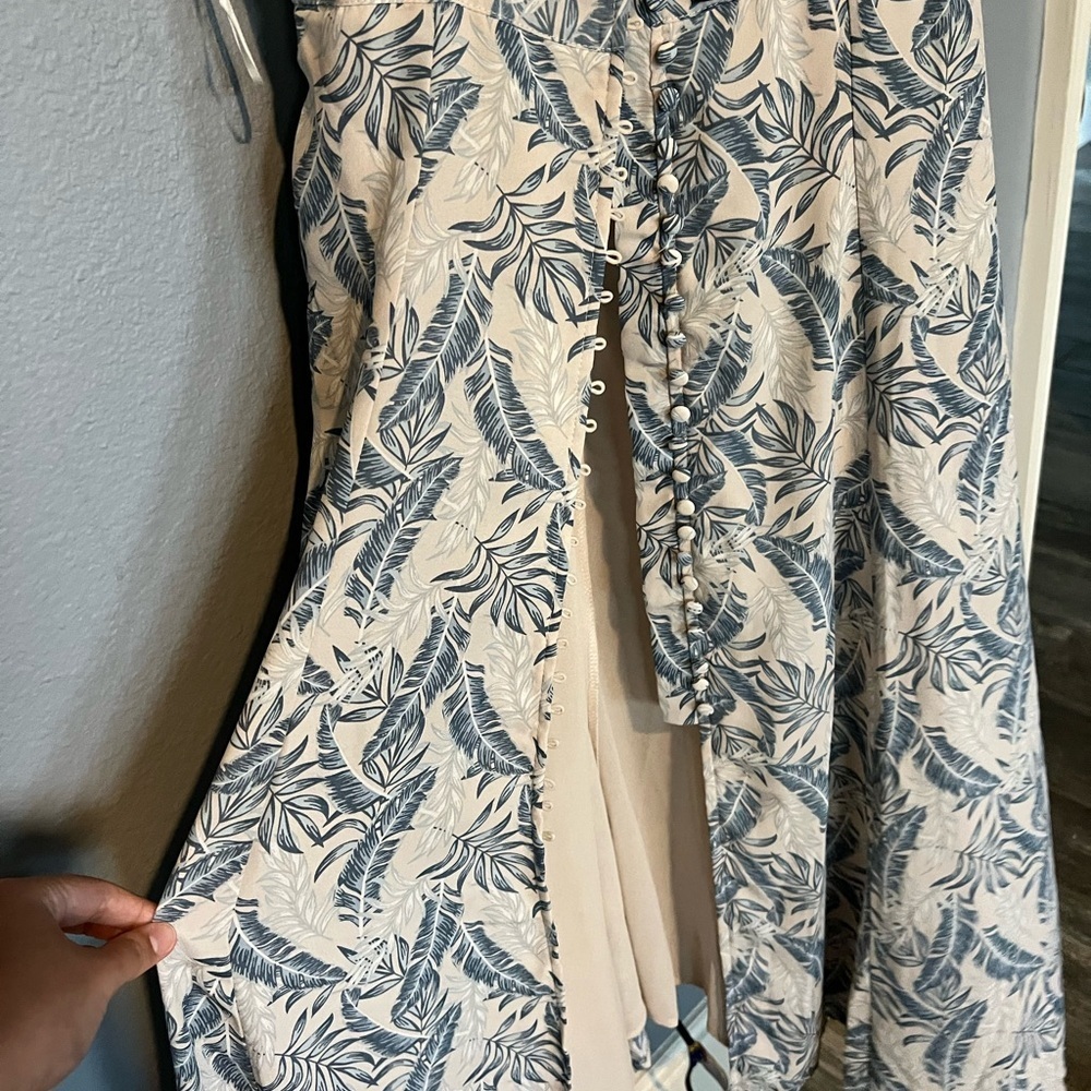 Womens Palm Print Midi Dress Medium Blue White Tropical Leaf Button Up Vacation - Picture 6 of 14